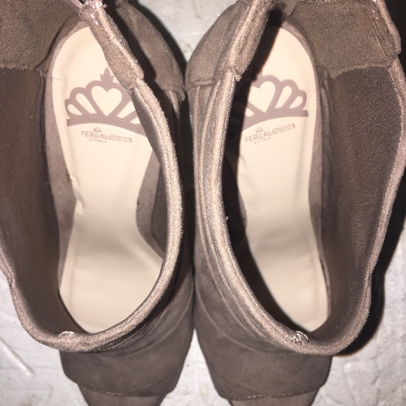 Heels - Picture 4 of 6